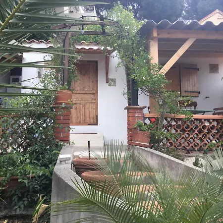 Le Train Sifflera Trois Fois Bed & Breakfast Toulon